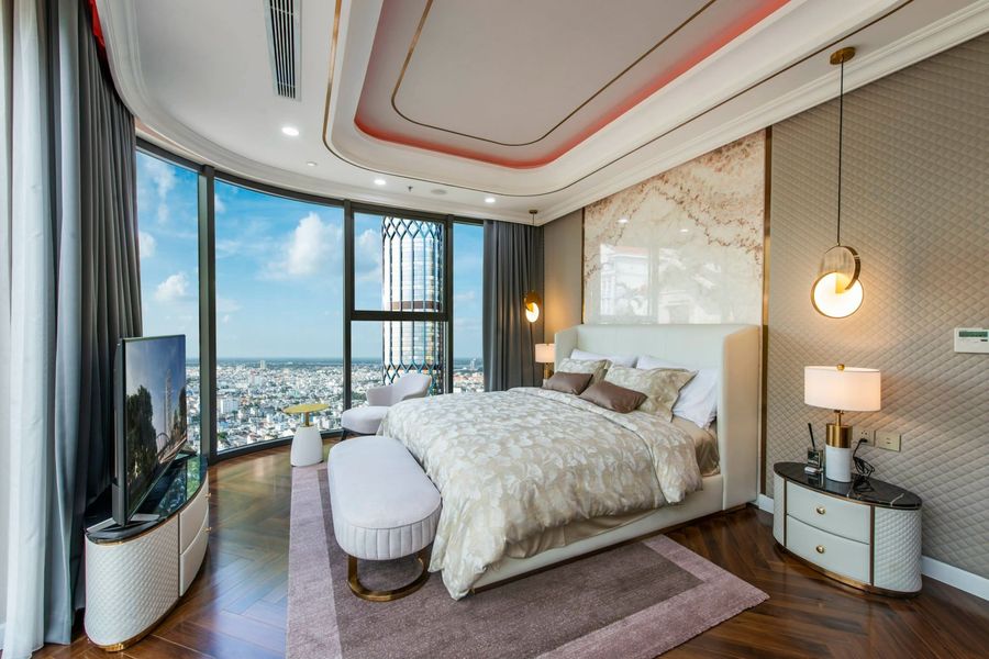 Phòng ngủ view toàn cảnh thành phố — Diamond Crown Hải Phòng